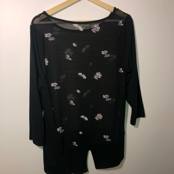 Two by Vince Camuto Floral Print Top - Picture 2 of 4